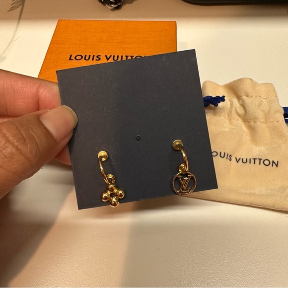 Authentic Louis Vuitton Blooming Earrings - Picture 2 of 4